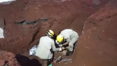 Photo of Suspeito de tráfico fica preso em um bueiro ao tentar fugir da PM e é resgatado por Bombeiros, em Rio Verde