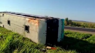 Photo of Ônibus tomba na BR-060 e deixa ao menos 11 pessoas feridas em Indiara