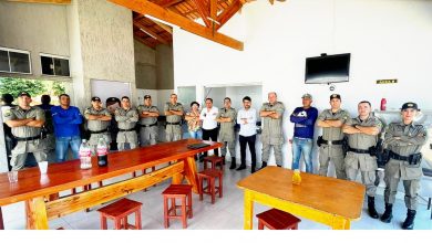 Photo of PREFEITO DE ITAPURANGA VISITA A SEDE DA 22º CIPM