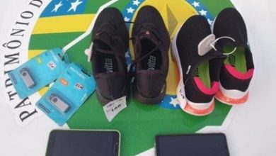 Photo of Homem é preso no Centro de Anápolis ao ser encontrado com tênis e celulares furtados