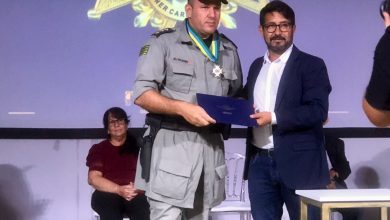 Photo of Comandante da PM em Itapuranga recebe mais alta condecoração da cidade